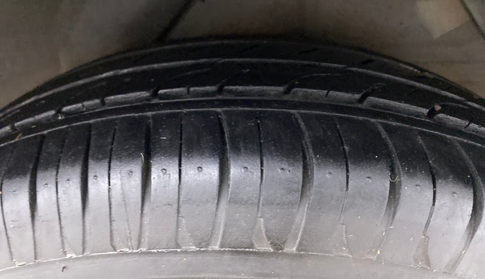 2013 Hyundai i20 MAGNA O 1.2, Petrol, Manual, 60,357 km, Left Rear Tyre Tread