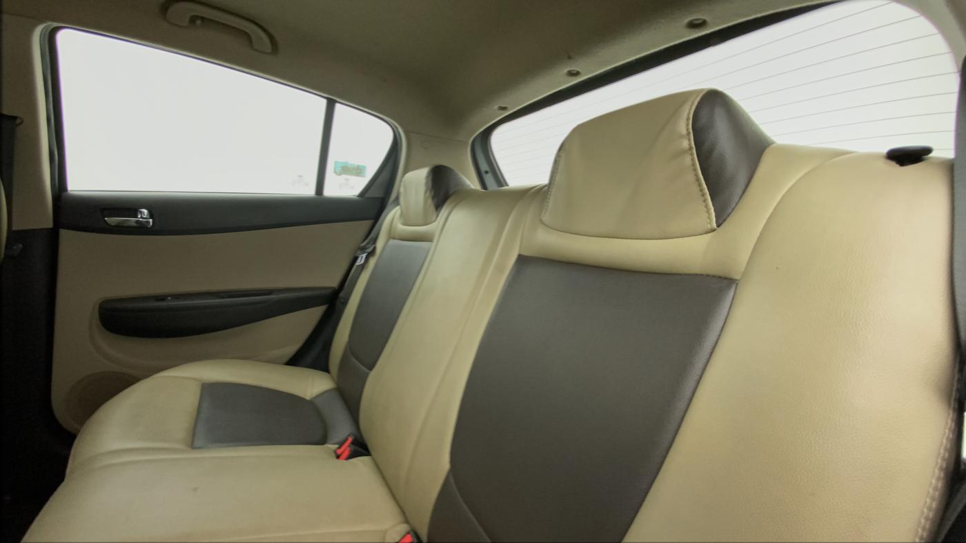 2013 Hyundai i20 MAGNA O 1.2, Petrol, Manual, 60,357 km, Right Side Rear Door Cabin