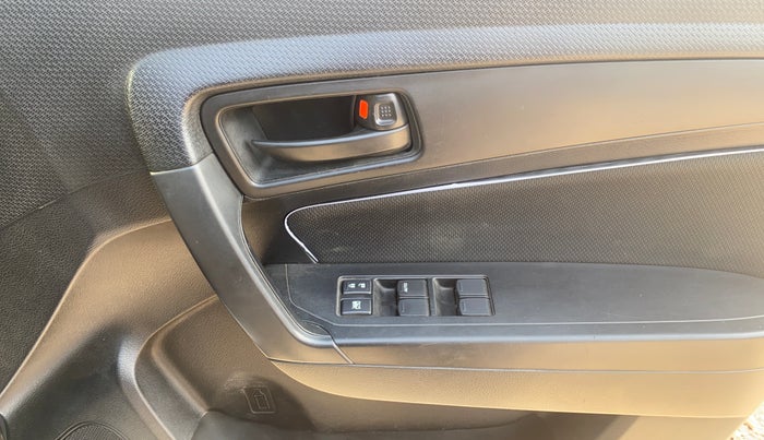 2021 Maruti Vitara Brezza VXI, CNG, Manual, 70,231 km, Driver Side Door Panels Control