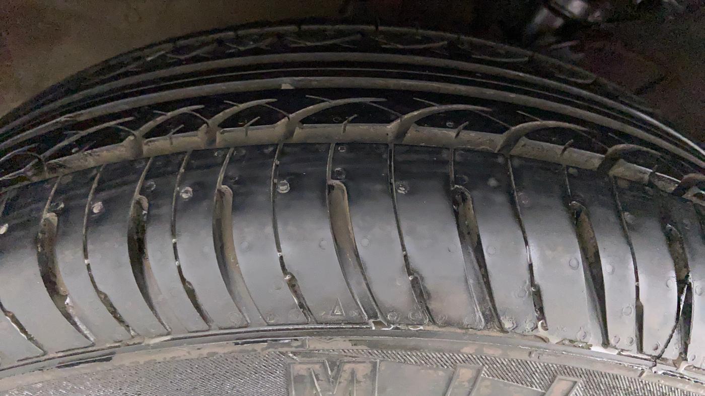 2014 Hyundai Elite i20 MAGNA 1.2, Petrol, Manual, 59,352 km, Right Front Tyre Tread