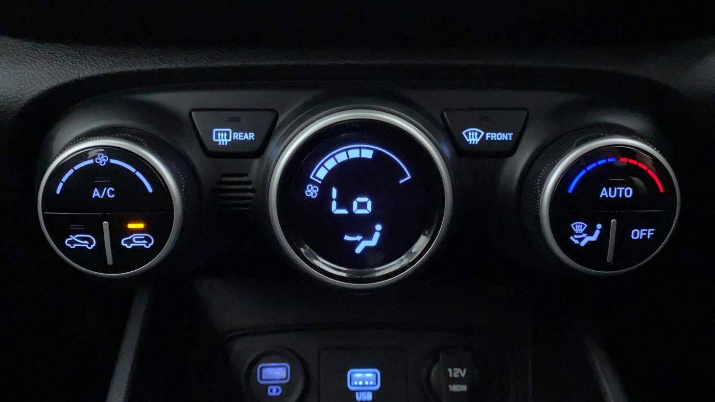 2020 Hyundai VENUE 1.0L Turbo GDI SX MT, Petrol, Manual, 17,466 km, Automatic Climate Control
