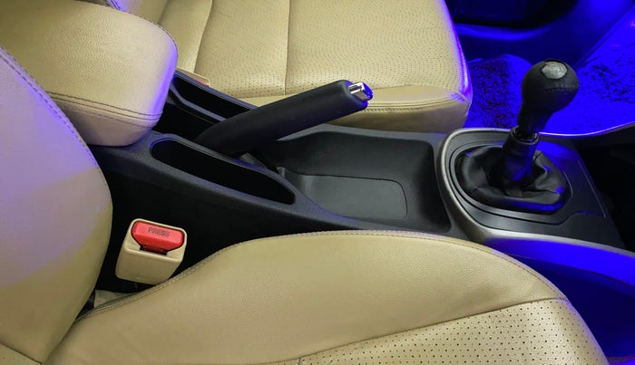 2018 Honda City 1.5L I-DTEC ZX, Diesel, Manual, 1,15,981 km, Gear Lever