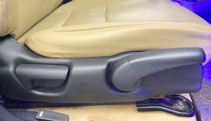 2018 Honda City 1.5L I-DTEC ZX, Diesel, Manual, 1,15,981 km, Driver Side Adjustment Panel