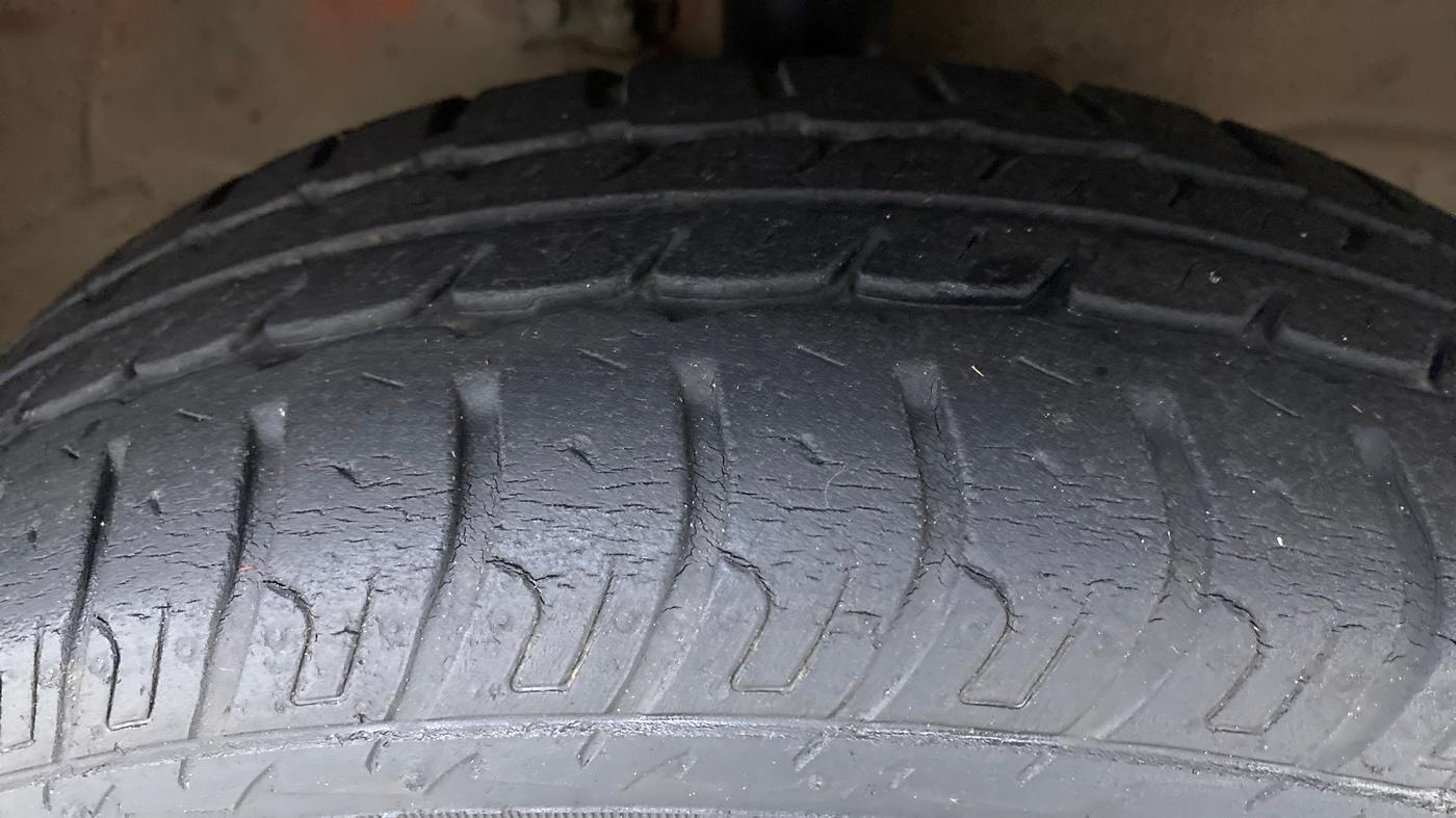 2014 Maruti Wagon R 1.0 VXI, Petrol, Manual, 22,900 km, Right Front Tyre Tread