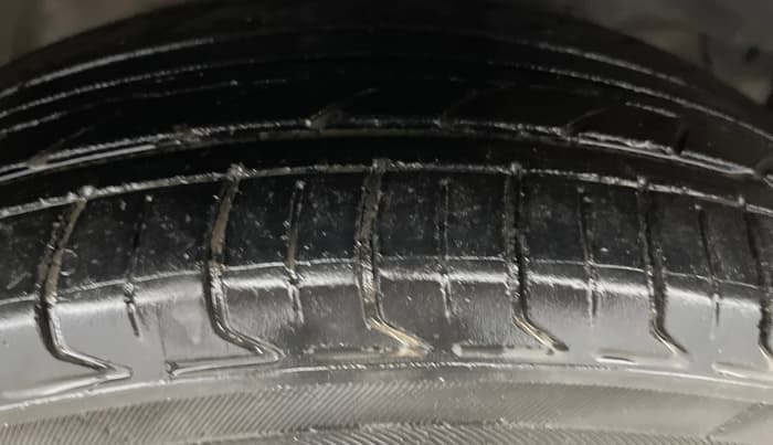 2017 Honda City 1.5L I-VTEC V MT, Petrol, Manual, 1,15,207 km, Right Front Tyre Tread