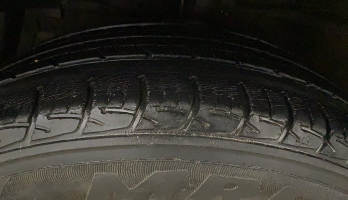 2018 Maruti Ciaz SIGMA 1.5 SHVS MT  PETROL, Petrol, Manual, 52,390 km, Left Front Tyre Tread
