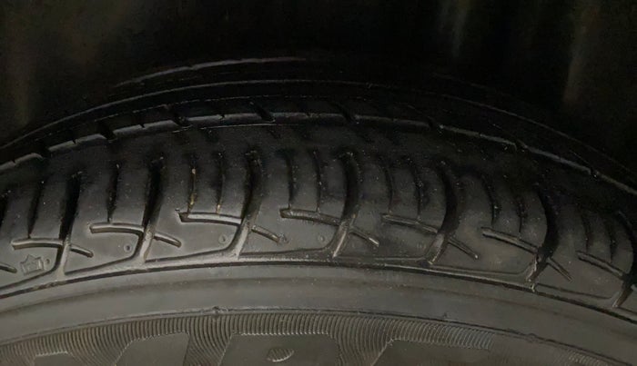 2018 Maruti Ciaz SIGMA 1.5 SHVS MT  PETROL, Petrol, Manual, 52,390 km, Left Rear Tyre Tread