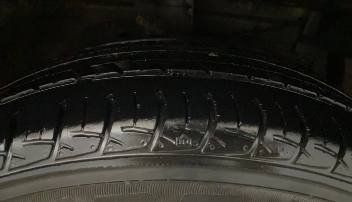 2018 Maruti Ciaz SIGMA 1.5 SHVS MT  PETROL, Petrol, Manual, 52,390 km, Right Front Tyre Tread