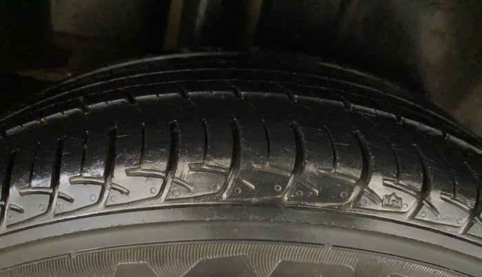2018 Maruti Ciaz SIGMA 1.5 SHVS MT  PETROL, Petrol, Manual, 52,390 km, Right Rear Tyre Tread