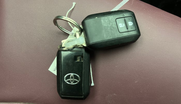 2021 Toyota Glanza G, Petrol, Manual, 99,637 km, Key Close Up