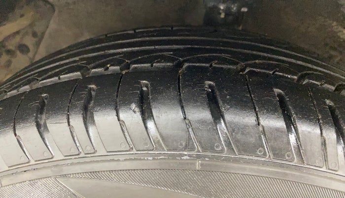 2013 Hyundai i20 MAGNA 1.2, Petrol, Manual, 86,390 km, Left Front Tyre Tread