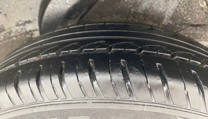 2013 Hyundai i20 MAGNA 1.2, Petrol, Manual, 86,390 km, Left Rear Tyre Tread