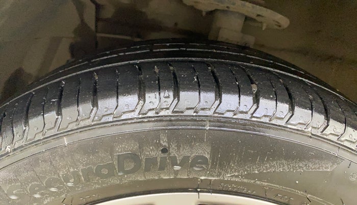 2017 Maruti Ciaz ALPHA  AT 1.4  PETROL, Petrol, Automatic, 79,066 km, Left Front Tyre Tread