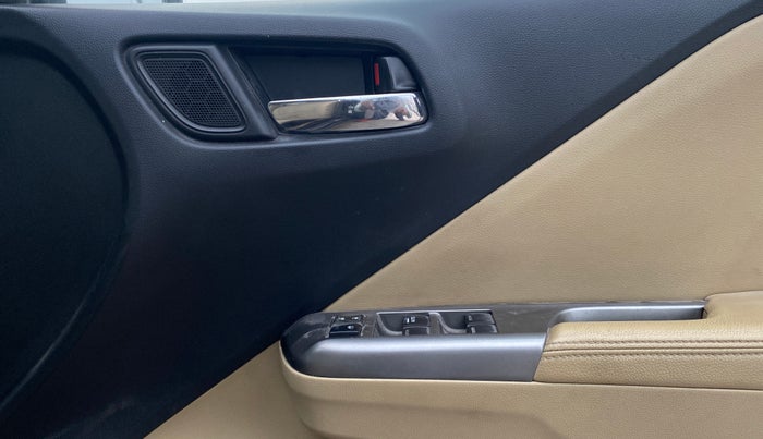 2015 Honda City 1.5L I-VTEC VX, Petrol, Manual, 1,02,170 km, Driver Side Door Panels Control