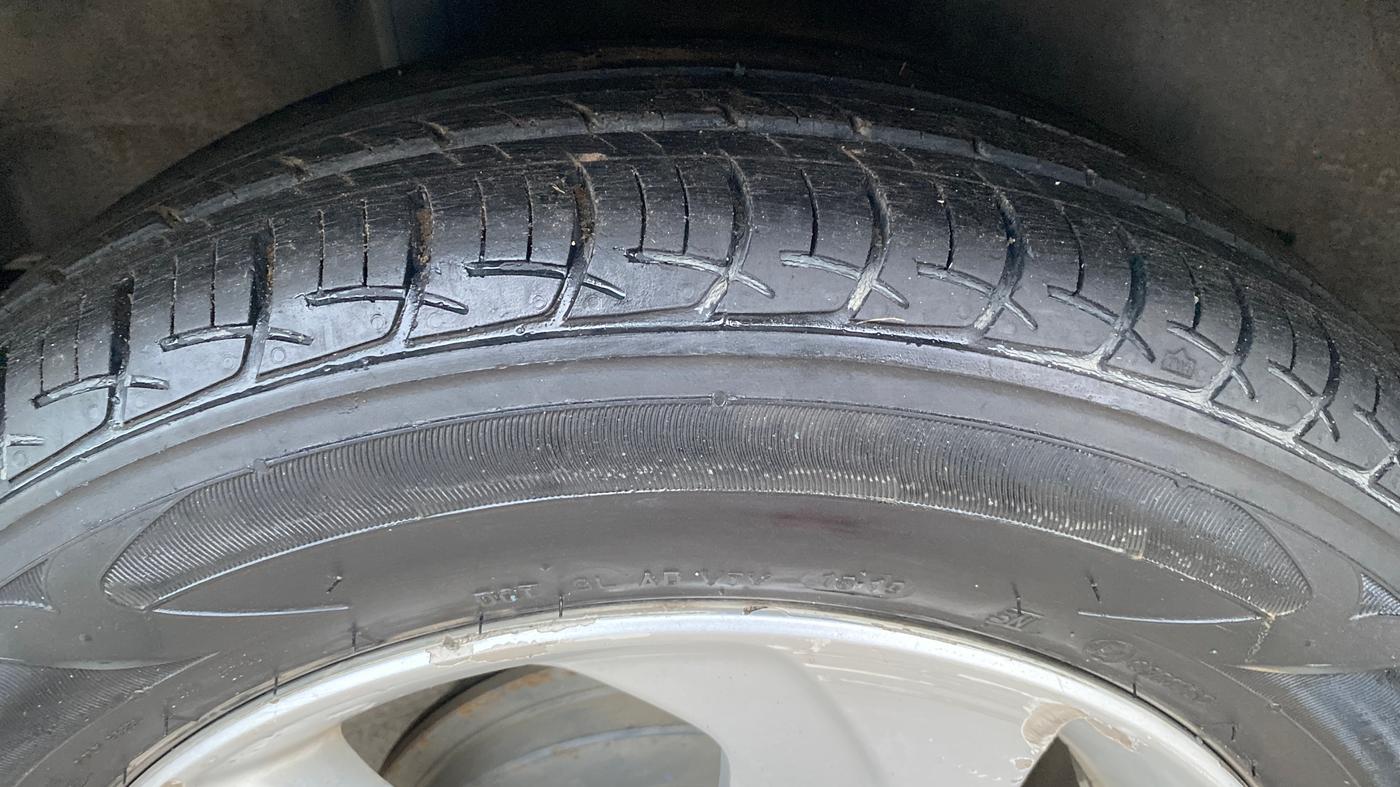 2015 Honda City 1.5L I-VTEC VX, Petrol, Manual, 1,02,170 km, Right Rear Tyre Tread