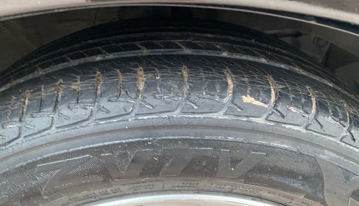 2015 Honda City 1.5L I-VTEC VX, Petrol, Manual, 1,02,170 km, Right Front Tyre Tread