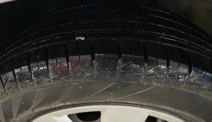 2016 Volkswagen Ameo TRENDLINE 1.2L, Petrol, Manual, 56,678 km, Left Front Tyre Tread