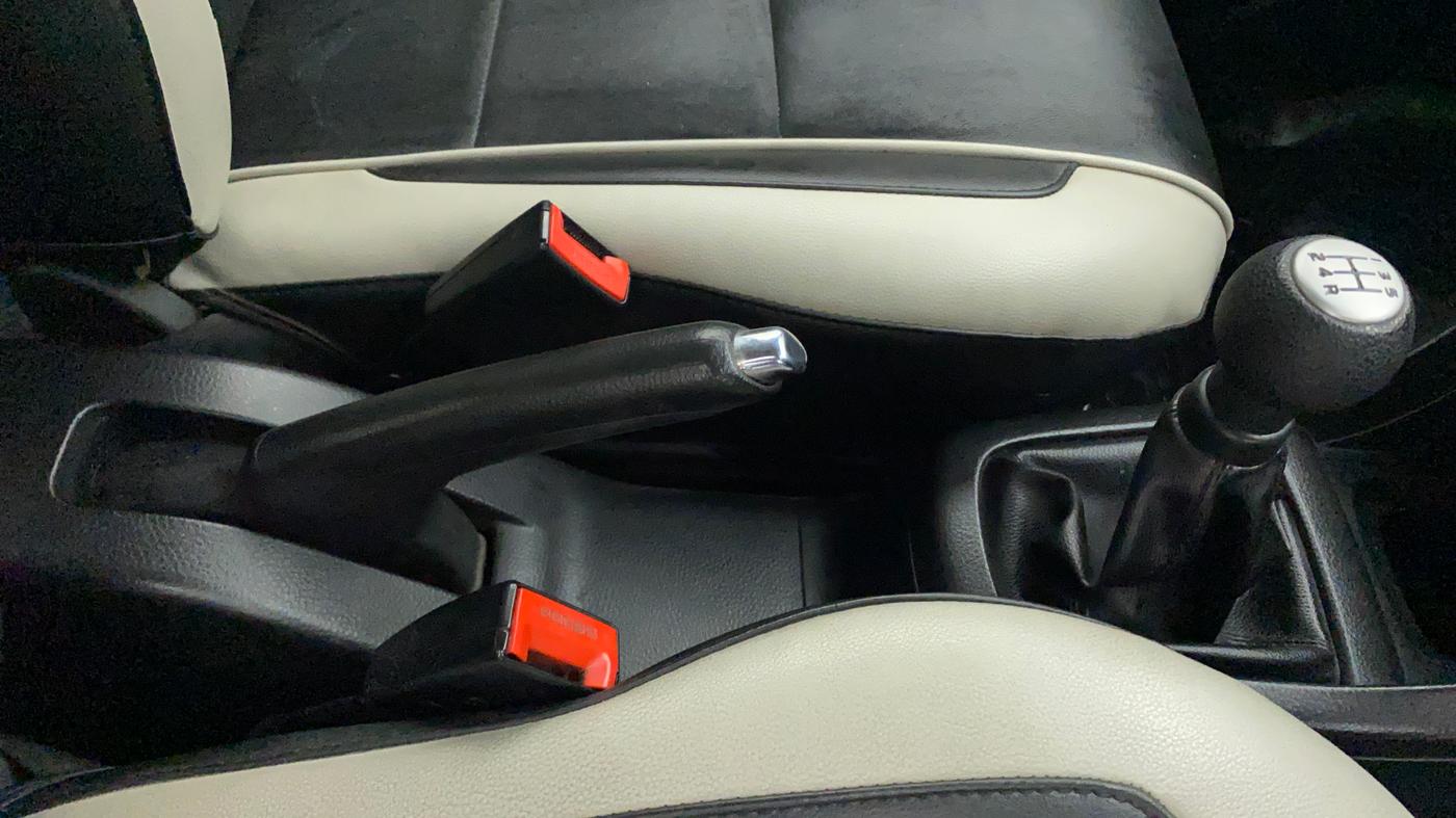2013 Maruti Swift VXI, Petrol, Manual, 41,625 km, Gear Lever