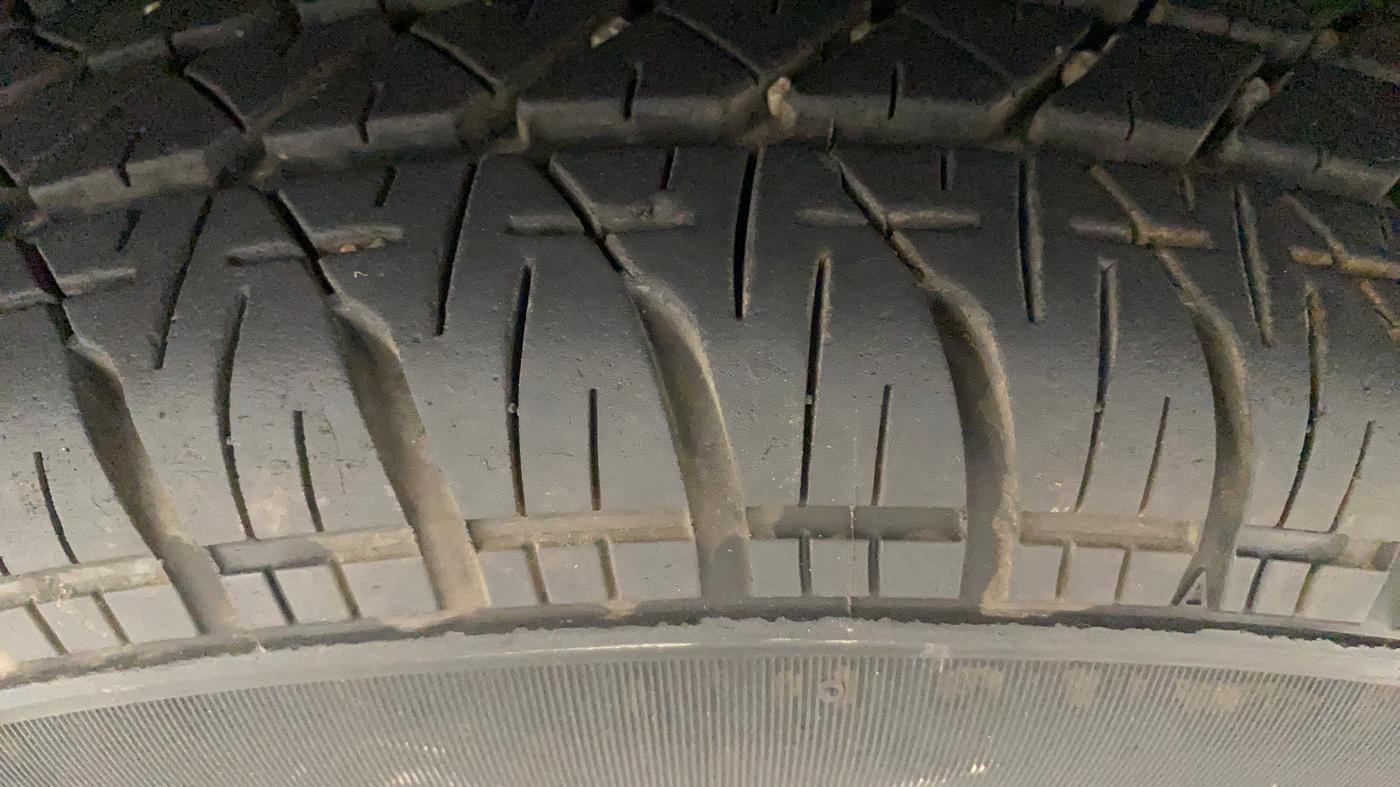 2013 Maruti Swift VXI, Petrol, Manual, 41,625 km, Left Rear Tyre Tread