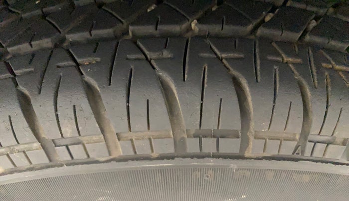 2013 Maruti Swift VXI, Petrol, Manual, 41,625 km, Left Rear Tyre Tread