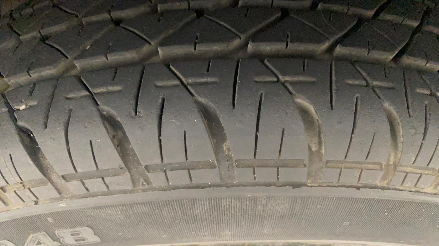 2013 Maruti Swift VXI, Petrol, Manual, 41,625 km, Left Front Tyre Tread