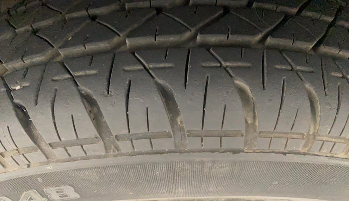 2013 Maruti Swift VXI, Petrol, Manual, 41,625 km, Left Front Tyre Tread