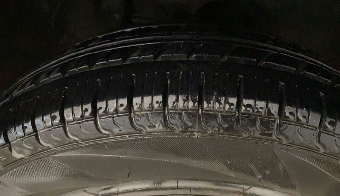 2016 Maruti Alto 800 VXI, Petrol, Manual, 24,525 km, Right Front Tyre Tread