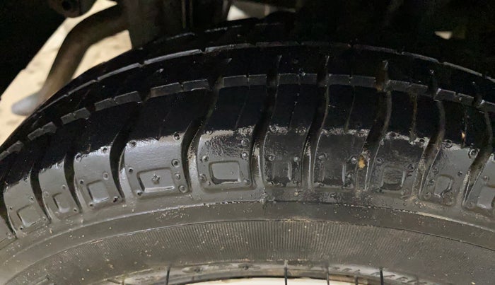 2016 Maruti Alto 800 VXI, Petrol, Manual, 24,525 km, Right Rear Tyre Tread