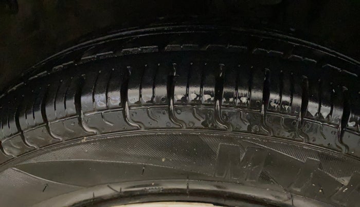 2016 Maruti Alto 800 VXI, Petrol, Manual, 24,525 km, Left Front Tyre Tread