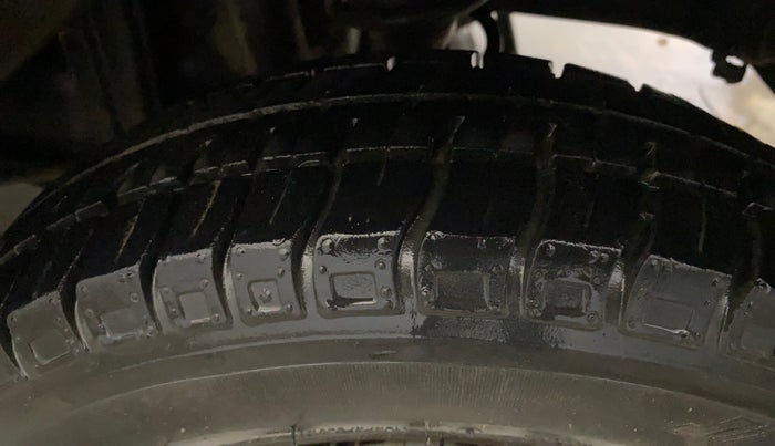 2016 Maruti Alto 800 VXI, Petrol, Manual, 24,525 km, Left Rear Tyre Tread