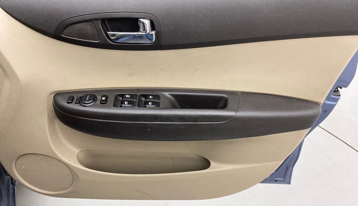 2014 Hyundai i20 SPORTZ 1.2, Petrol, Manual, 61,461 km, Driver Side Door Panels Control