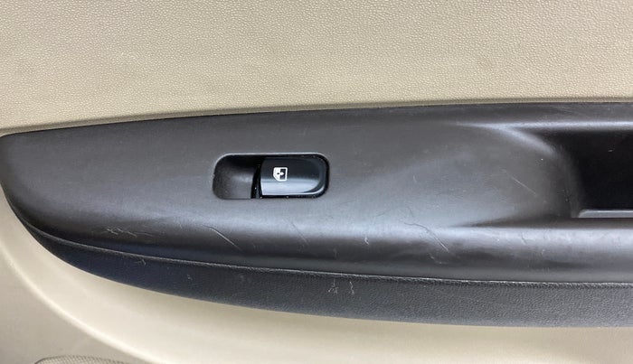 2014 Hyundai i20 SPORTZ 1.2, Petrol, Manual, 61,461 km, Right rear window switch / handle - Switch/handle not functional