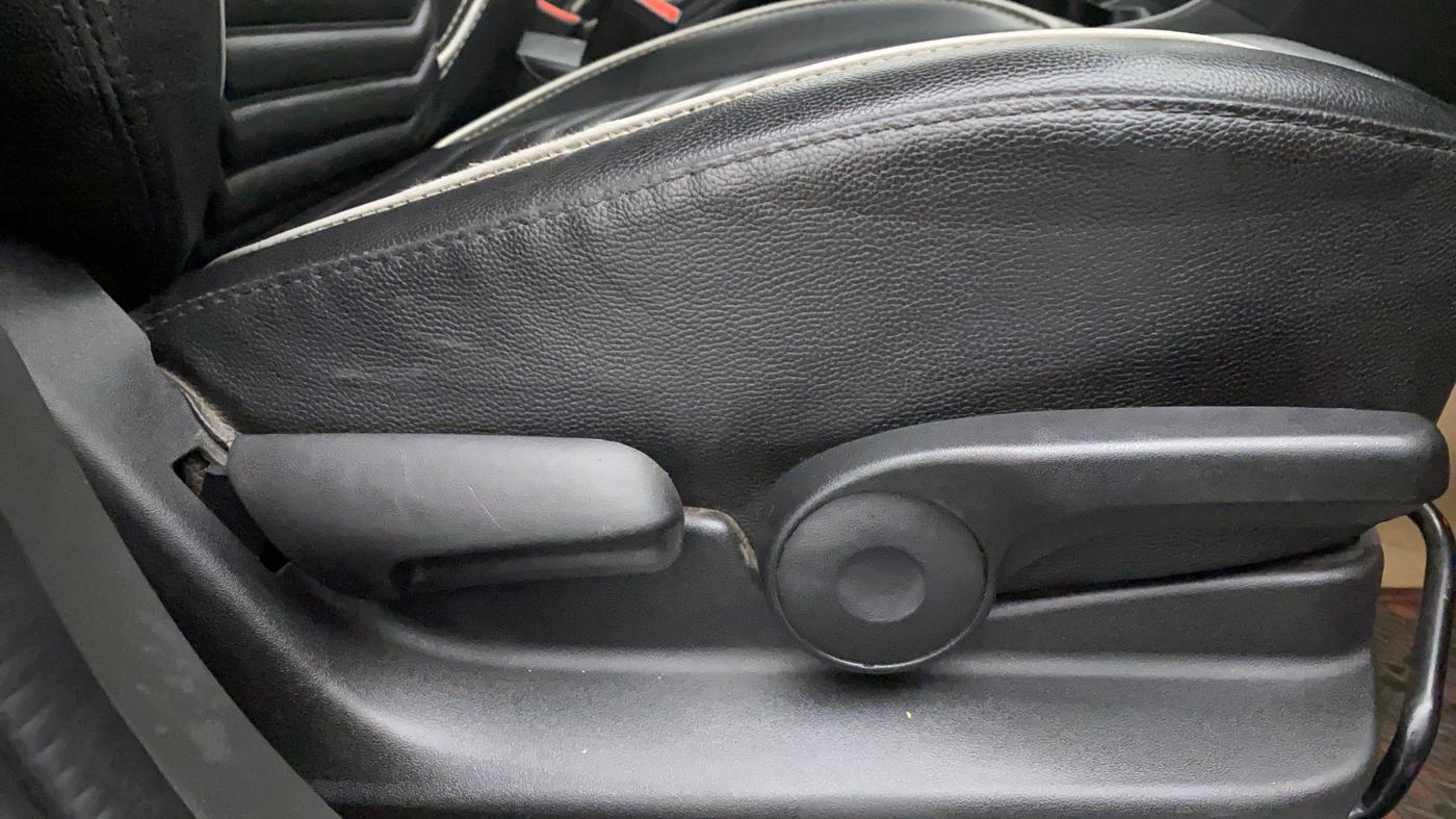 2017 Maruti Vitara Brezza ZDI, Diesel, Manual, 74,188 km, Driver Side Adjustment Panel
