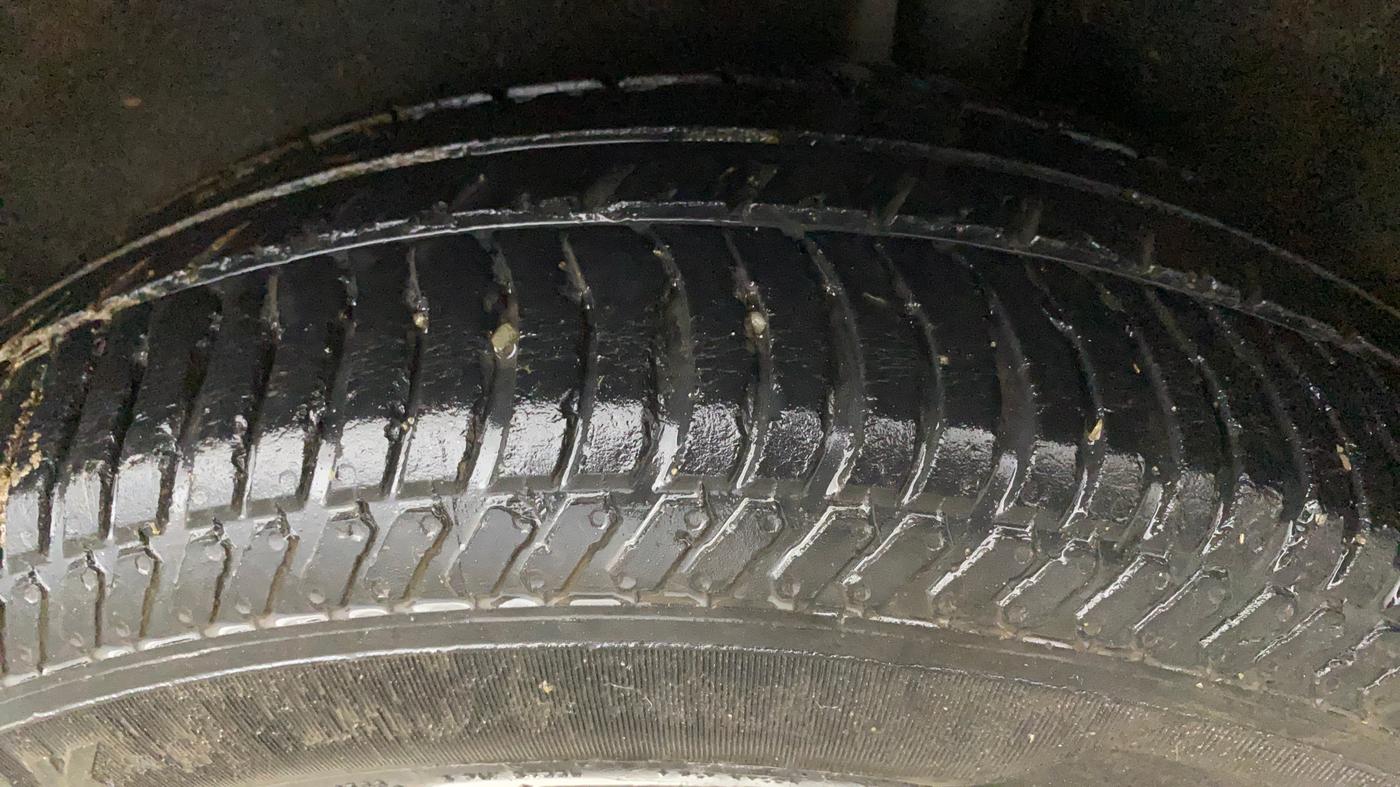 2015 Ford Ecosport TITANIUM 1.5L PETROL AT, Petrol, Automatic, 34,404 km, Left Rear Tyre Tread
