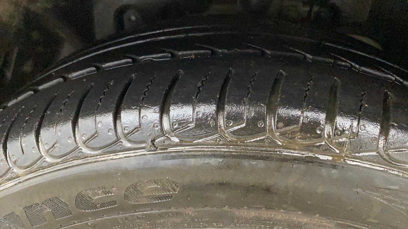 2015 Ford Ecosport TITANIUM 1.5L PETROL AT, Petrol, Automatic, 34,404 km, Left Front Tyre Tread