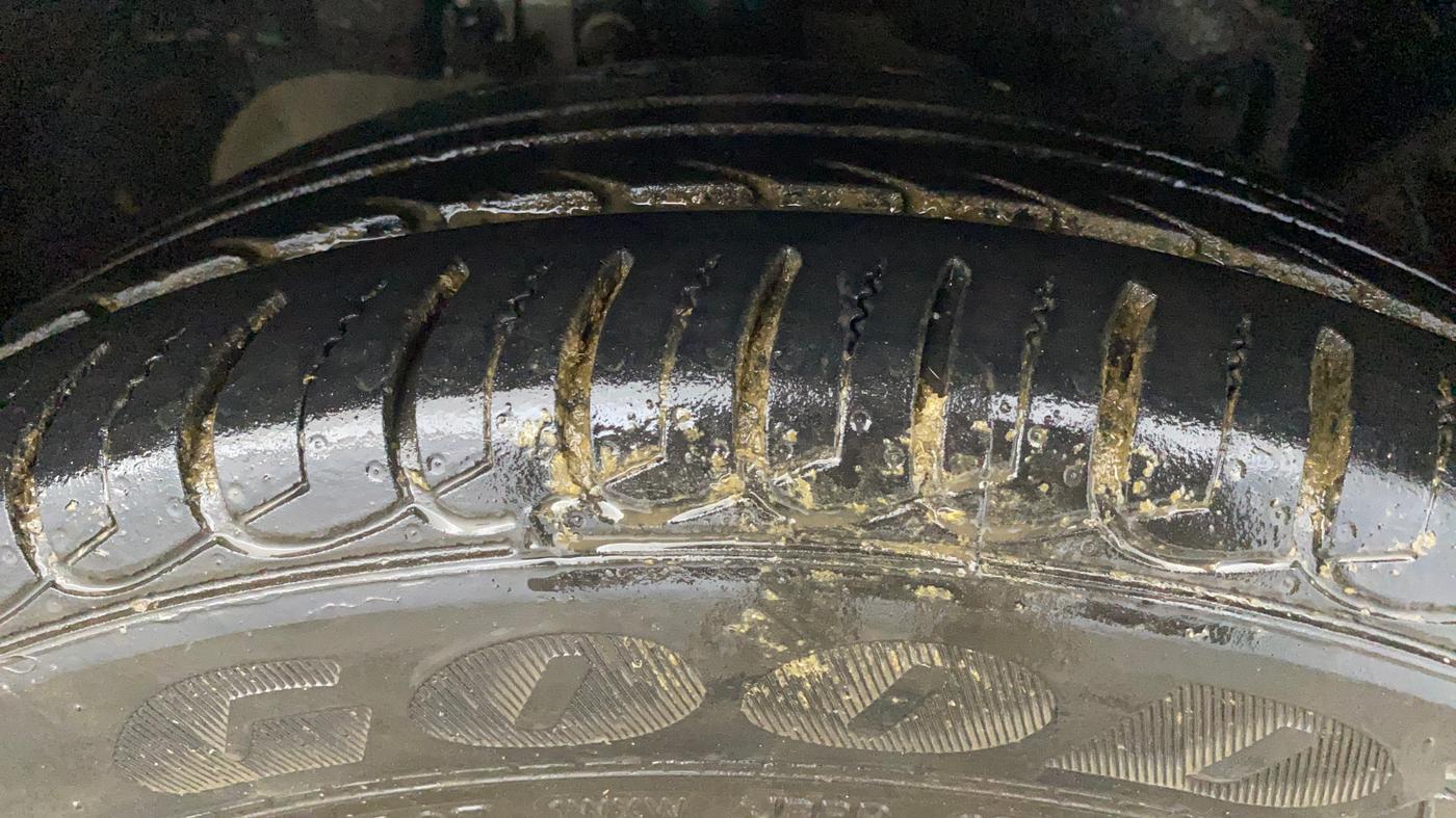 2015 Ford Ecosport TITANIUM 1.5L PETROL AT, Petrol, Automatic, 34,404 km, Right Front Tyre Tread