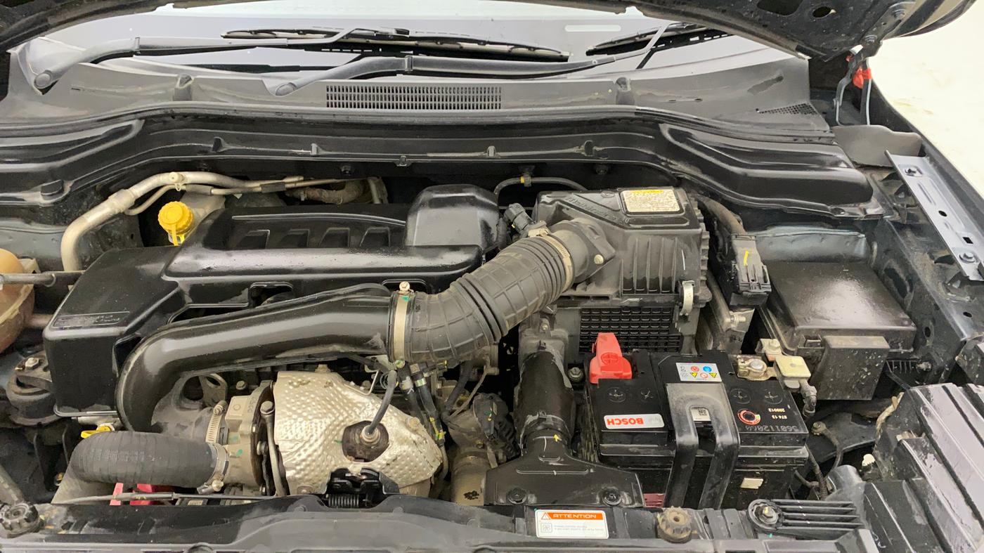 2022 Mahindra XUV300 W8 (O) 1.5 DIESEL AMT, Diesel, Automatic, 64,873 km, Engine View - Left