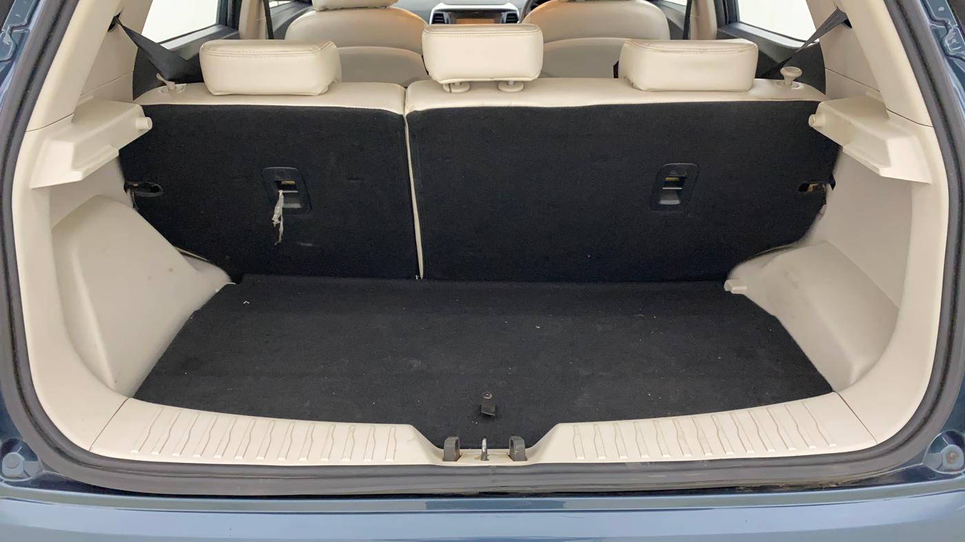 2022 Mahindra XUV300 W8 (O) 1.5 DIESEL AMT, Diesel, Automatic, 64,873 km, Boot Inside