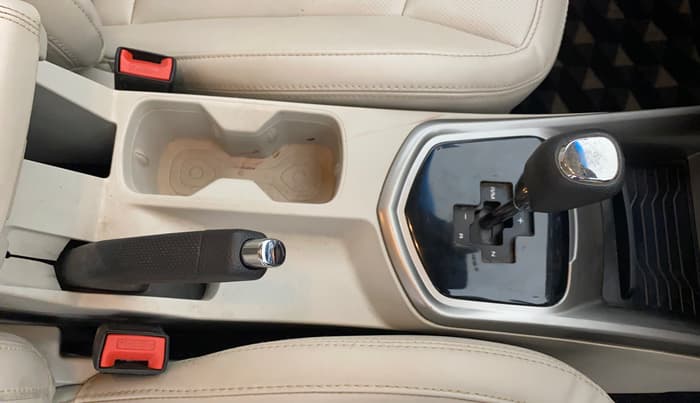 2022 Mahindra XUV300 W8 (O) 1.5 DIESEL AMT, Diesel, Automatic, 64,873 km, Gear Lever