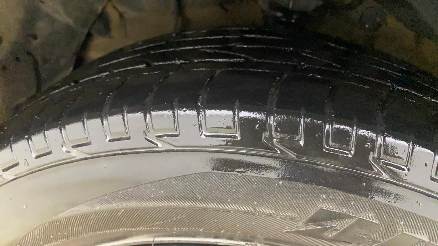 2022 Mahindra XUV300 W8 (O) 1.5 DIESEL AMT, Diesel, Automatic, 64,873 km, Left Front Tyre Tread