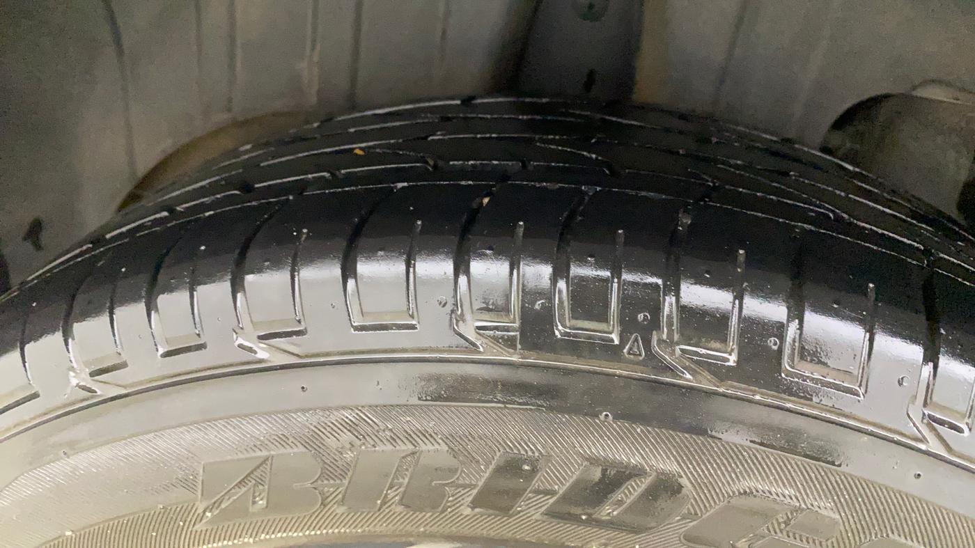 2022 Mahindra XUV300 W8 (O) 1.5 DIESEL AMT, Diesel, Automatic, 64,873 km, Right Rear Tyre Tread