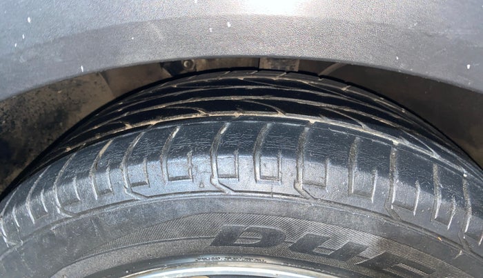 2017 Hyundai Creta SX PLUS 1.6 PETROL DUAL TONE, Petrol, Manual, 37,014 km, Left Front Tyre Tread