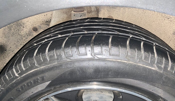 2017 Hyundai Creta SX PLUS 1.6 PETROL DUAL TONE, Petrol, Manual, 37,014 km, Right Rear Tyre Tread