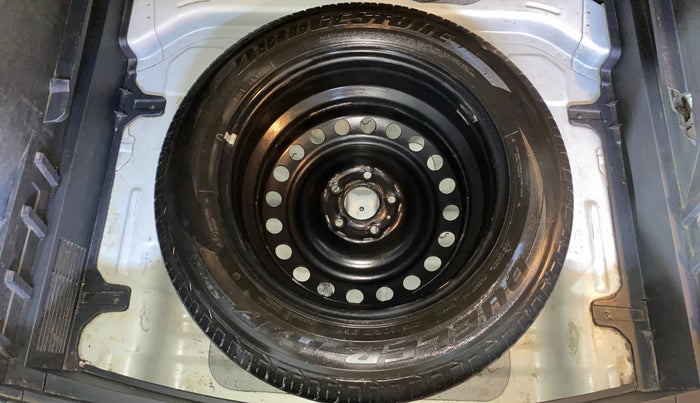 2017 Hyundai Creta SX PLUS 1.6 PETROL DUAL TONE, Petrol, Manual, 37,014 km, Spare Tyre