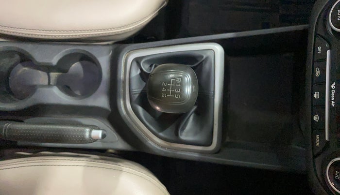 2017 Hyundai Creta SX PLUS 1.6 PETROL DUAL TONE, Petrol, Manual, 37,014 km, Gear Lever