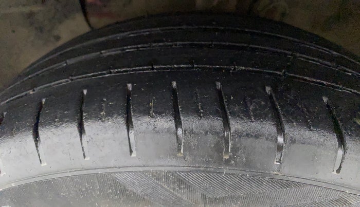 2017 Hyundai Elite i20 ASTA 1.2 (O), Petrol, Manual, 39,781 km, Left Front Tyre Tread