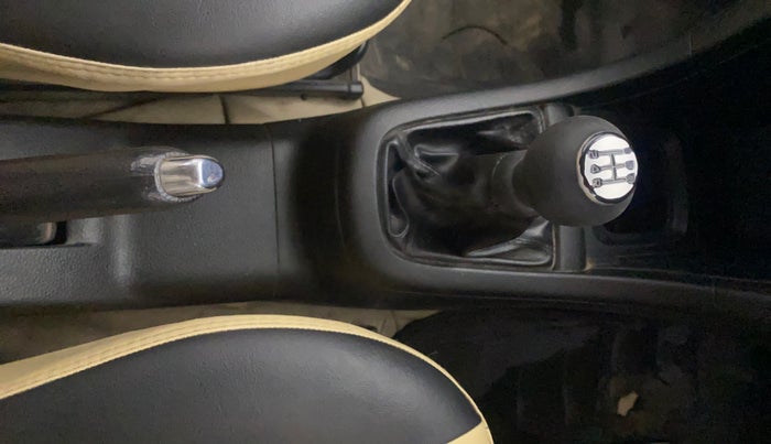 2014 Maruti Swift VDI, Diesel, Manual, 1,38,153 km, Gear Lever