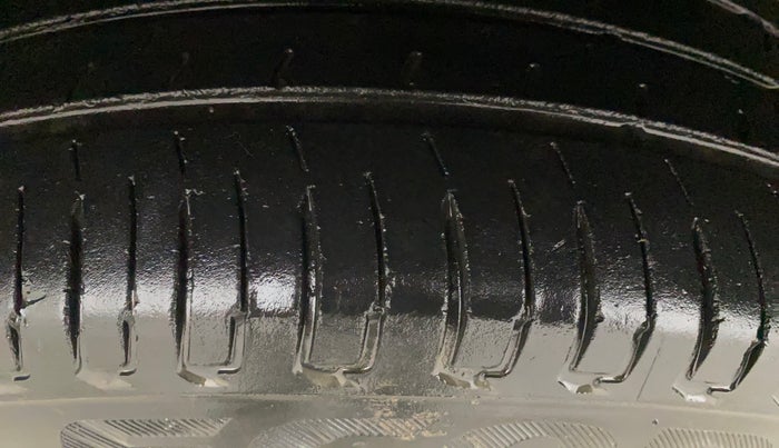 2014 Maruti Swift VDI, Diesel, Manual, 1,38,153 km, Left Front Tyre Tread