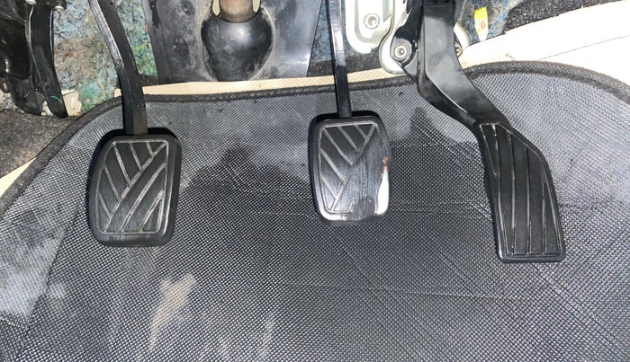 2014 Maruti Swift VDI, Diesel, Manual, 1,38,153 km, Pedals