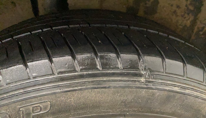 2017 Maruti Ertiga VXI, Petrol, Manual, 75,137 km, Right Rear Tyre Tread